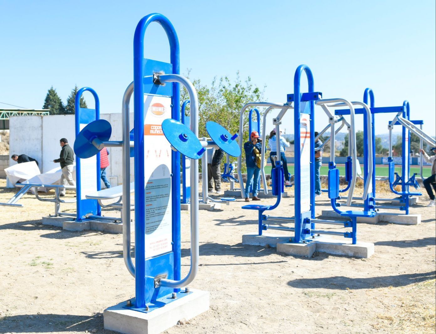 Inaugura alcalde de Apetatitlán, Ángelo Gutiérrez, gimnasio al aire libre; destinó 640 mil pesos